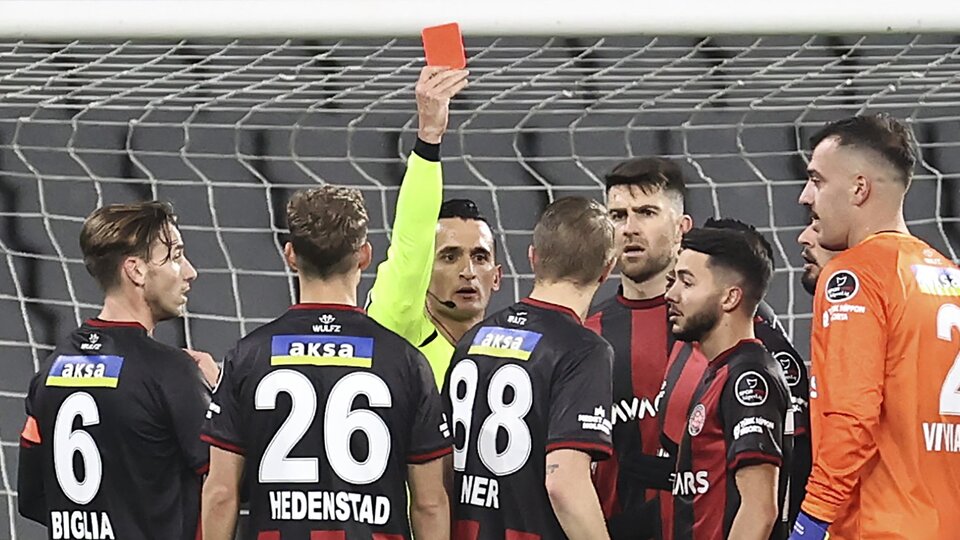 1 dakikada 2 kırmızı kart! Caner...