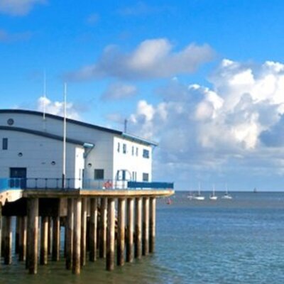 İngiliz adası kral ya da kraliçesini arıyor