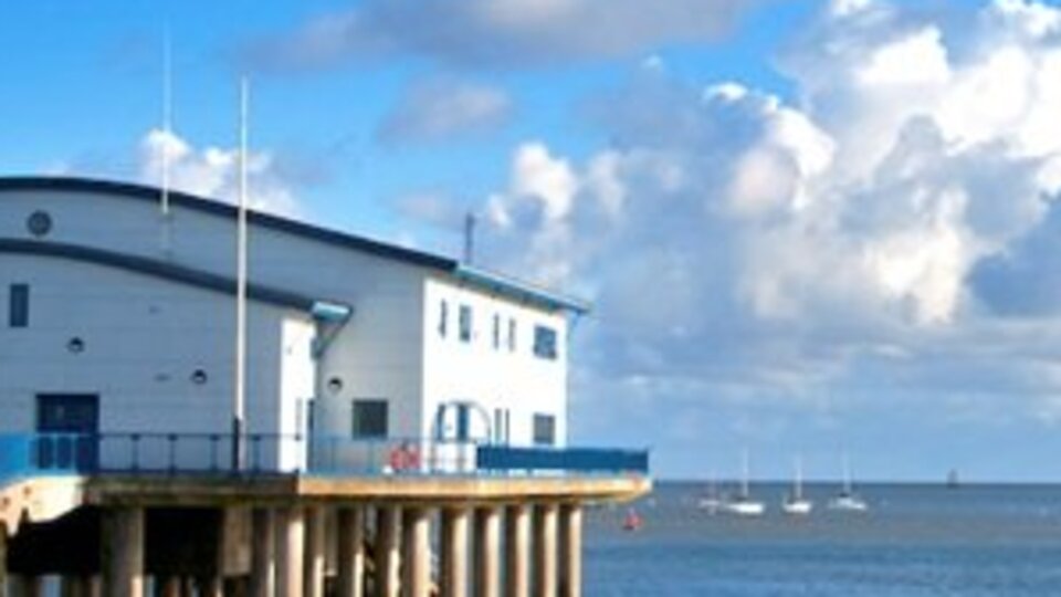 İngiliz adası kral ya da kraliçesini arıyor