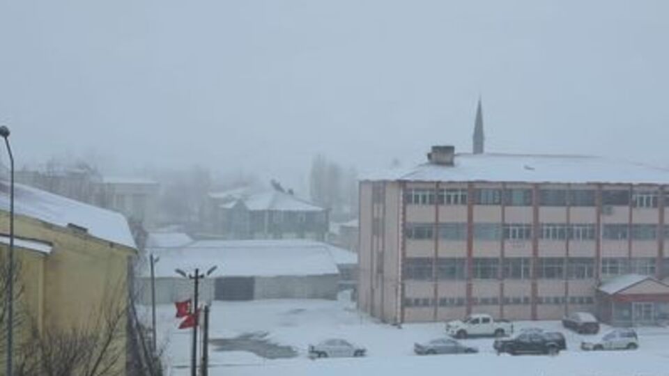 Birçok il ve ilçede eğitime kar engeli