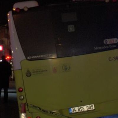 Otobüs balkona sıkıştı, yolcular bayıldı