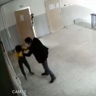Öğrencisine tokat ve yumrukla saldırdı!