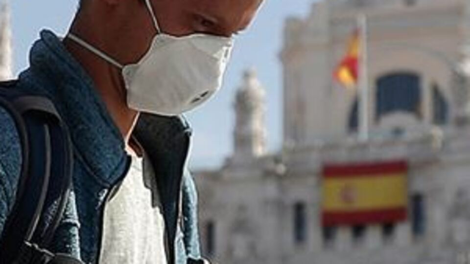 İspanya'da açık alanda maske zorunluluğu geri geliyor