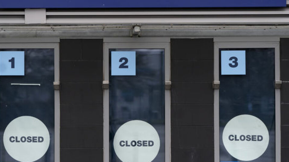 Premier Lig'de 2 maç daha ertelendi