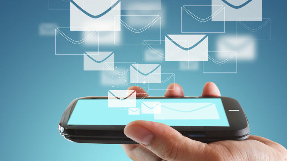 Dünya tarihindeki ilk kısa mesaj satıldı