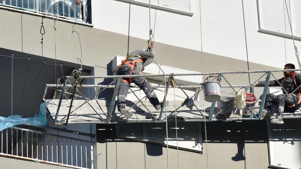 Boya ustaları iskelede asılı kaldı!