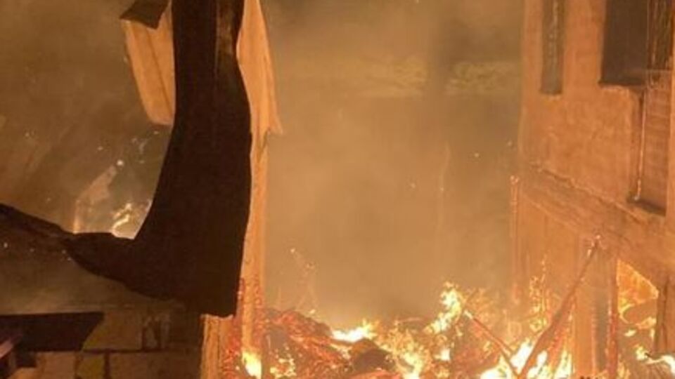 Ahıra sıçrayan yangında 11 hayvan öldü