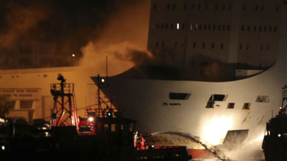 Bangladeş'te feribot yangını: Çok sayıda ölü var!