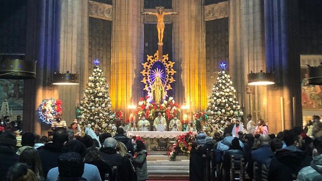Saint Antuan Kilisesi'nde Noel ayini