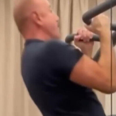 Aliyev, 60’ıncı yaş gününde 15 barfiks çekti