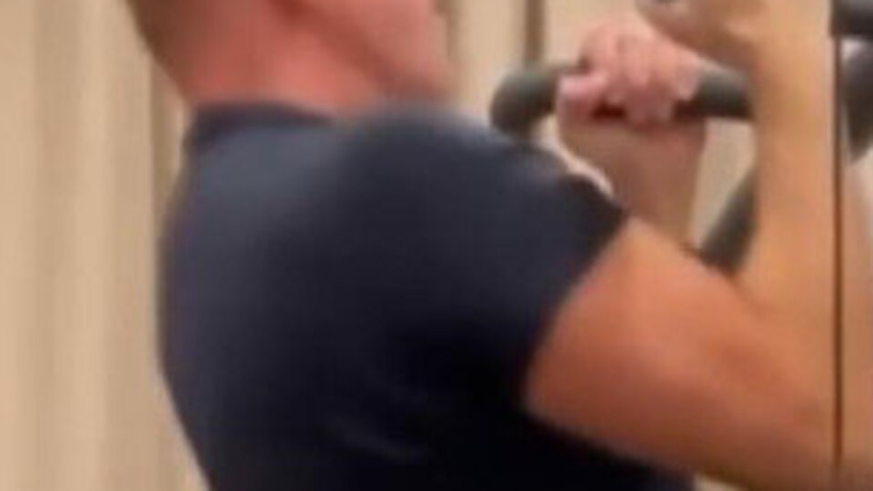 Aliyev, 60'ıncı yaş gününde 15 barfiks çekti