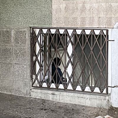 Eşini katledip, evi ateşe verdi