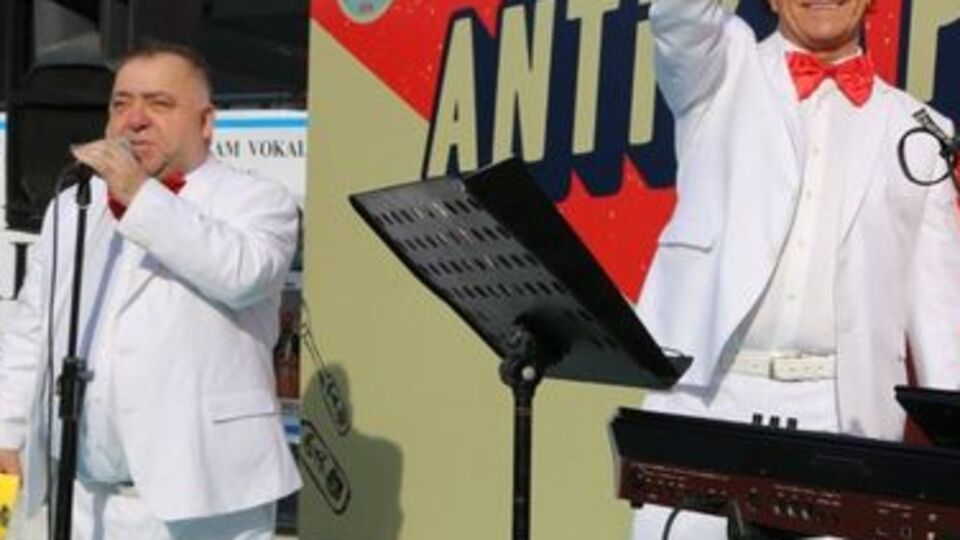 'Antika Pazarı' açılışını Hababam Sınıfı yaptı