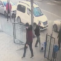 Korkunç olay! Engelli oğlunu tekmeledi