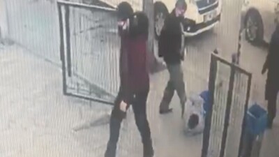 Korkunç olay! Engelli oğlunu tekmeledi