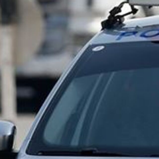Kız öğrenciyi sürükleyip kadına çarptı!