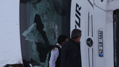 Yolcu otobüsü devrildi: 11 yaralı