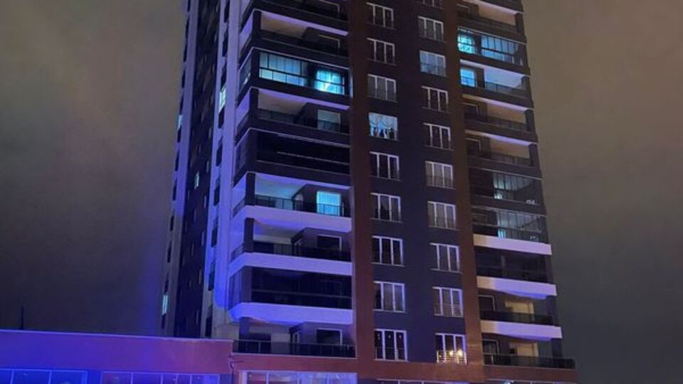 13'üncü kattan düşen genç kız hayatını kaybetti