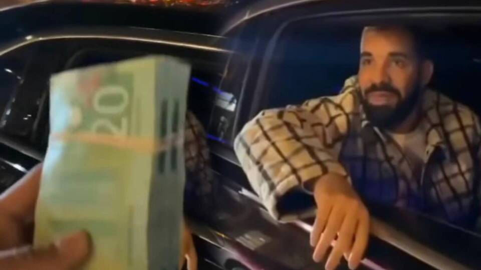 Ünlü şarkıcı sokakta para dağıttı!