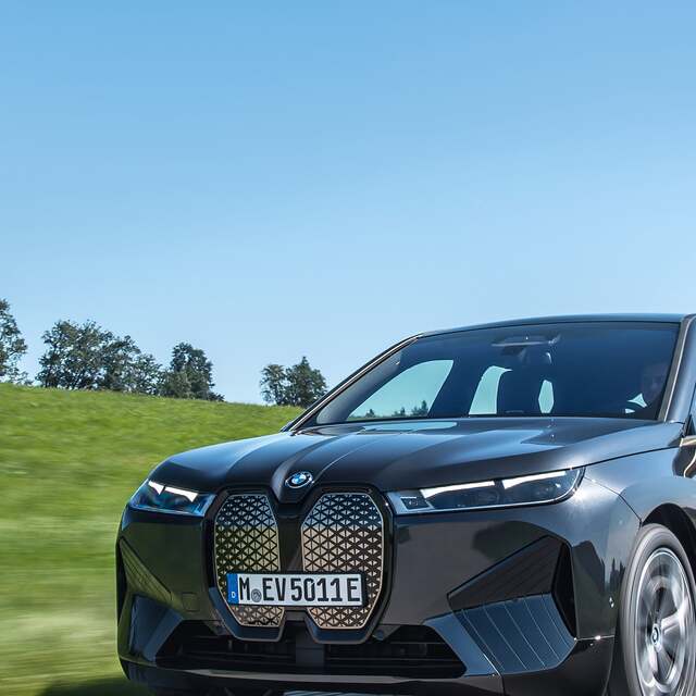 Elektrikli otomobil alana elektrik verecek