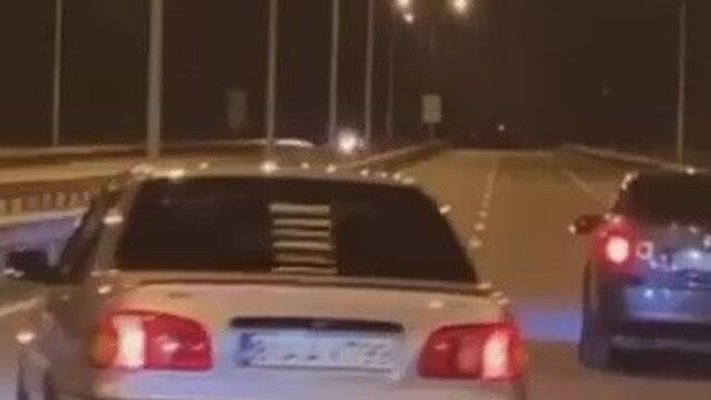 Çakarlı araçla trafiğe çıkanlar sosyal medyadan yakalandı