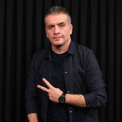 "Anayasa kitabı daha havadayken battım"