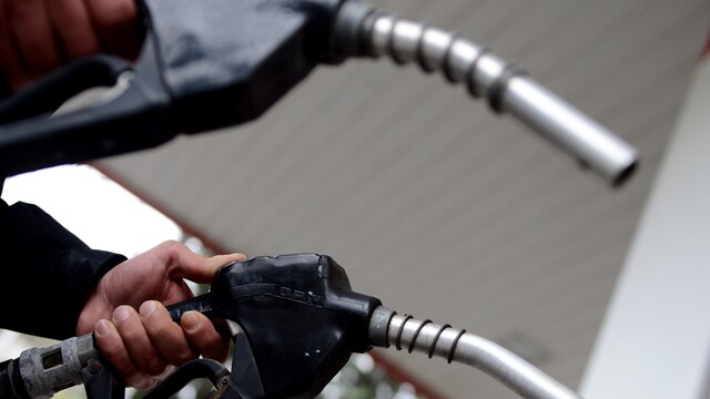 Benzine zam geldi