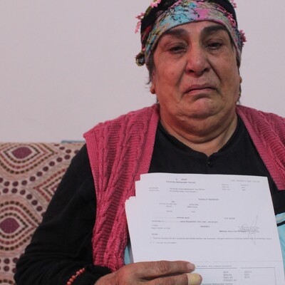 Kimliği olmayan kadın korona aşısı olabilmek için yardım istedi