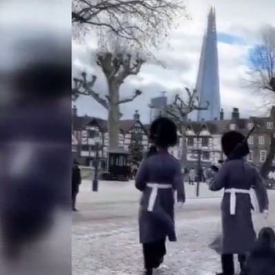 İngiltere Kraliyet Muhafızı önüne çıkan çocuğu yere düşürdü