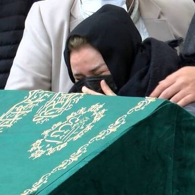 Ceylan babasına veda etti