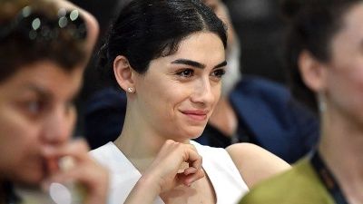 Hazar Ergüçlü kimdir, kaç yaşında, nereli?