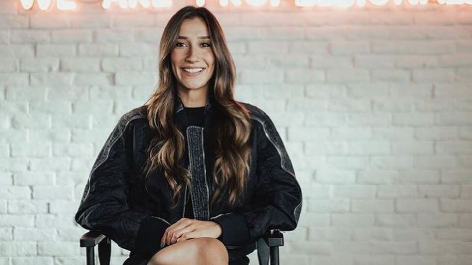 Hande Baladın kimdir?