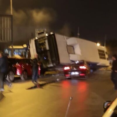 Ankara'da otobüs devrildi! Yaralılar var