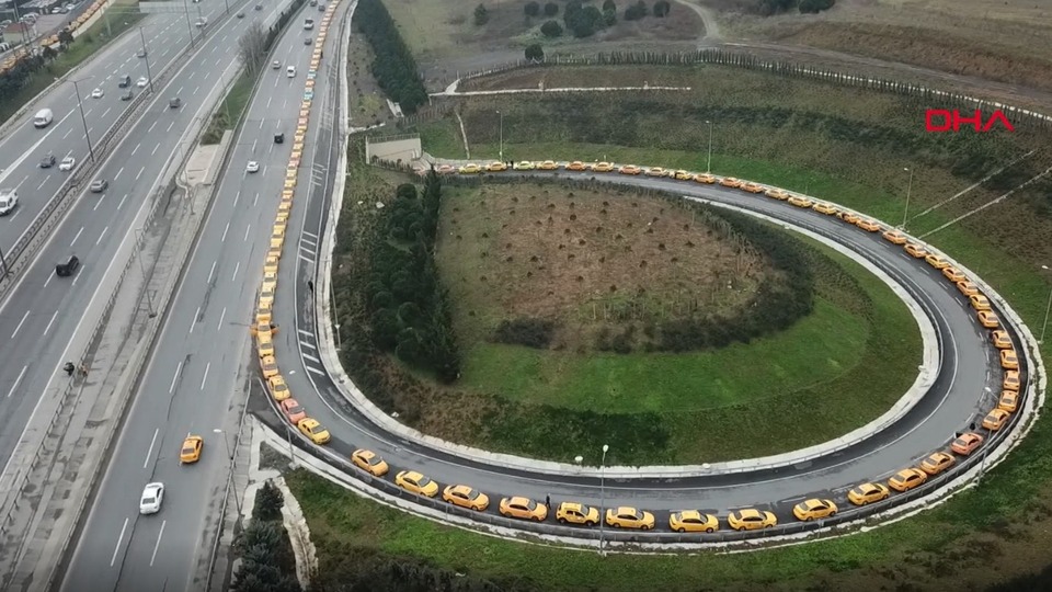 Binlerce taksi kuyruğa girdi!