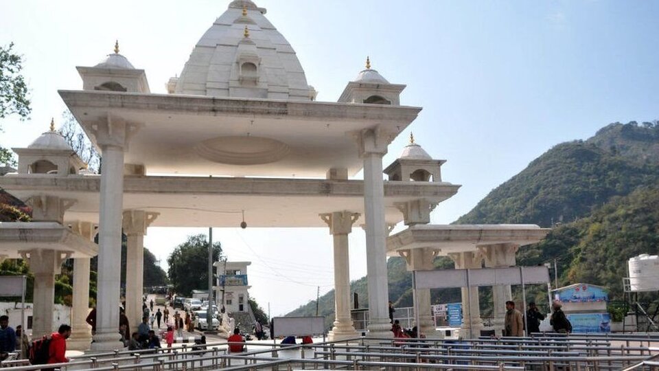 Hindistan'da tapınakta izdiham: En az 12 kişi öldü