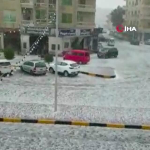 Mısır'da şiddetli fırtına ve dolu yağışı: 3 ölü