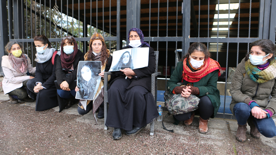 Gülistan Doku'nun ailesi oturma eylemi başlattı