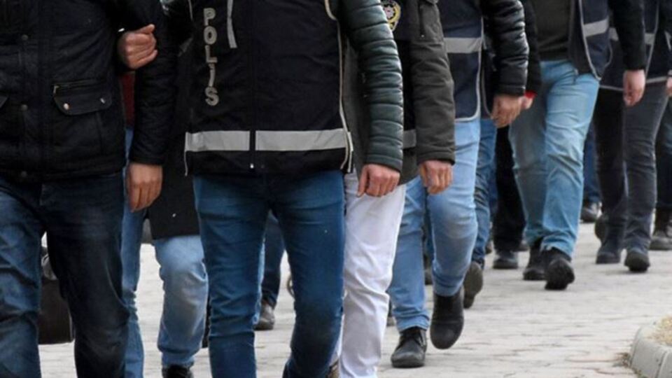 4 ilde 'rüşvet' operasyonu: Onlarca gözaltı