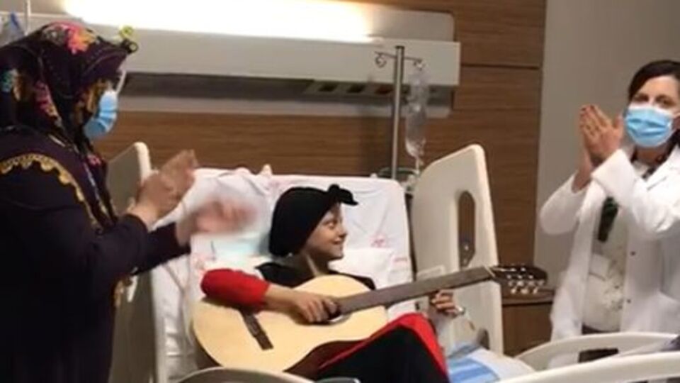 Kanseri yenişini böyle kutladı!