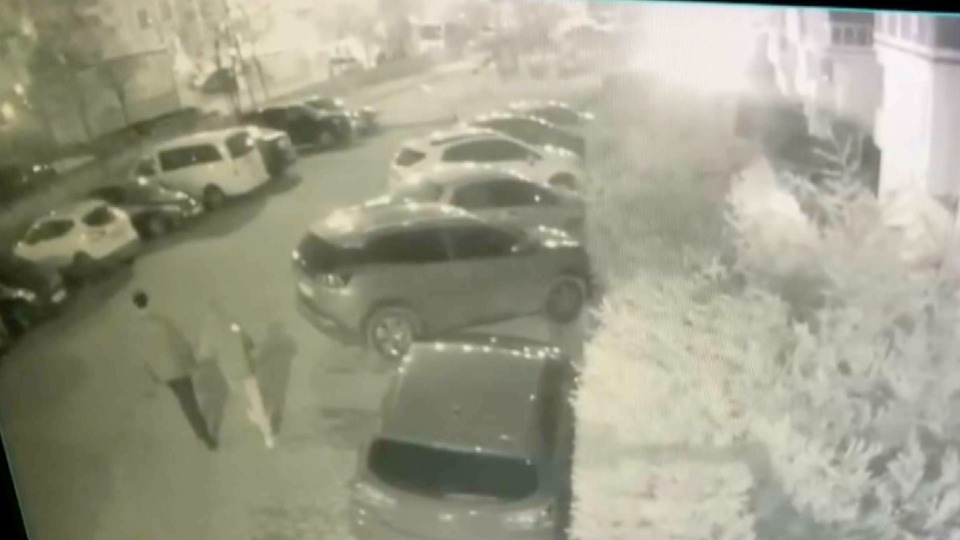 İstanbul'da otomobili kundaklayıp kaçtılar