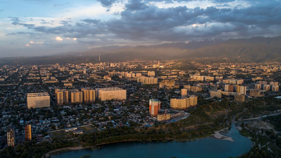 Akaryakıt zammı Kazakistan'da halkı sokağa döktü