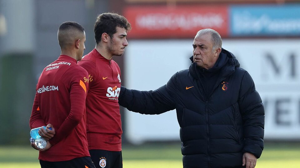 Sahne Işık Kaan'ın!