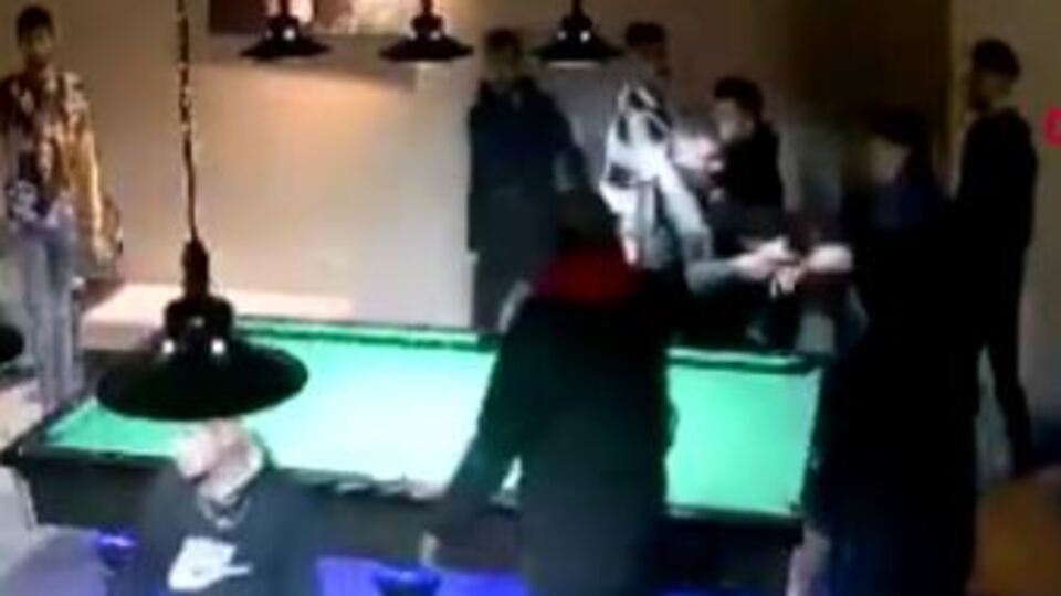 Haraç istediler! Bilardo salonu savaş alanına döndü!