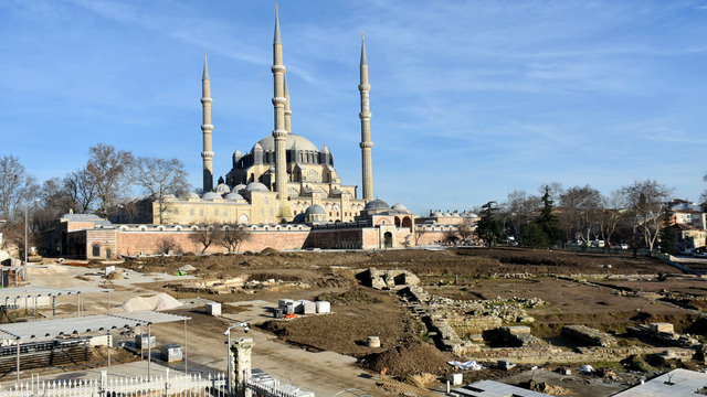 Yıllardır toprak altındaydı! Selimiye Camisi çevresinde keşfedildi