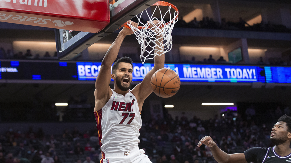 Ömer Faruk double double yaptı!