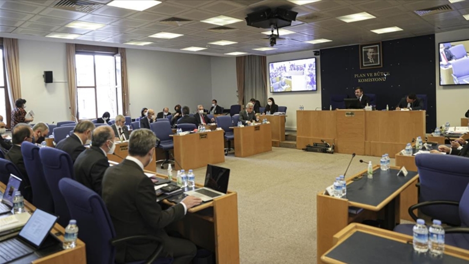 Memur ve emekliye ek zam, komisyonda kabul edildi