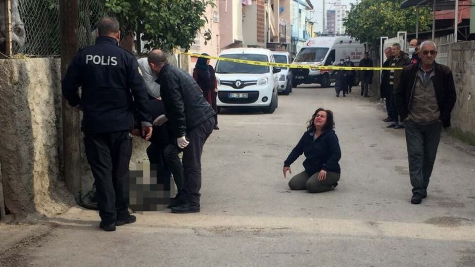 Korkunç ölüm! Arkadaşları sürükleyerek sokağa atmış!