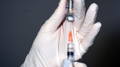 11 kez aşı oldu, 12'ncide yakalandı