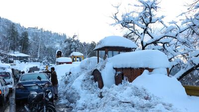 Pakistan'da yoğun kar: 23 kişi donarak öldü!
