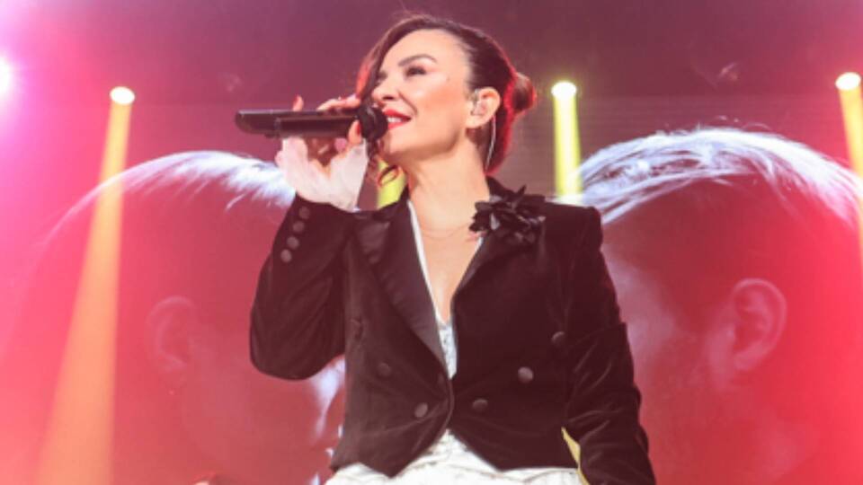 Fatma Turgut şarkılarını binlerce kişi ile söyledi